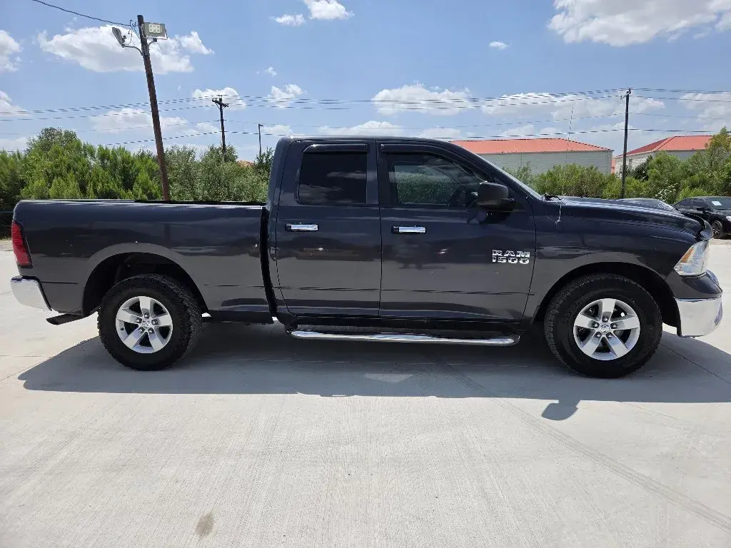 2015 RAM 1500 SLT Quad Cab photo 4