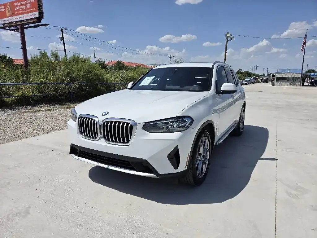 2023 BMW X3 sDrive30i's photo