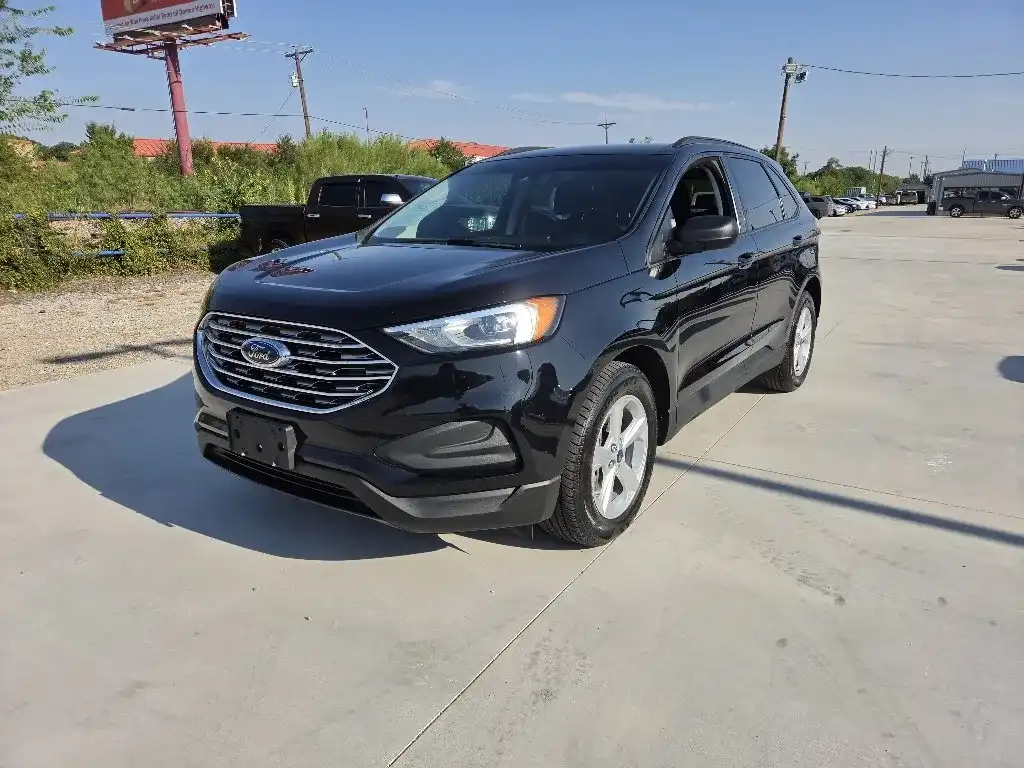 2021 Ford Edge SE's photo