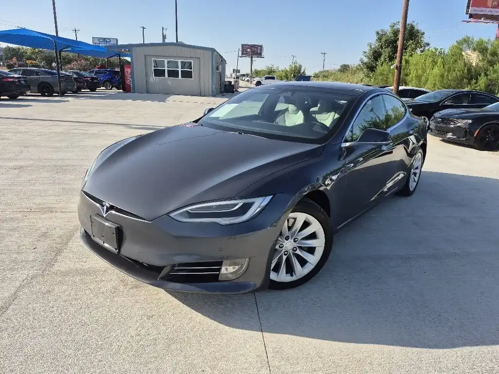 2016 Tesla Model S 60 kWh's photo