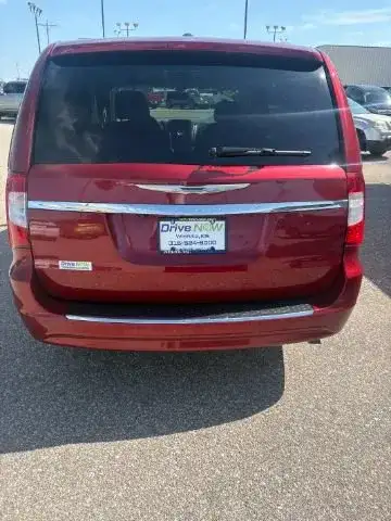 2016 Chrysler Town & Country Touring's photo