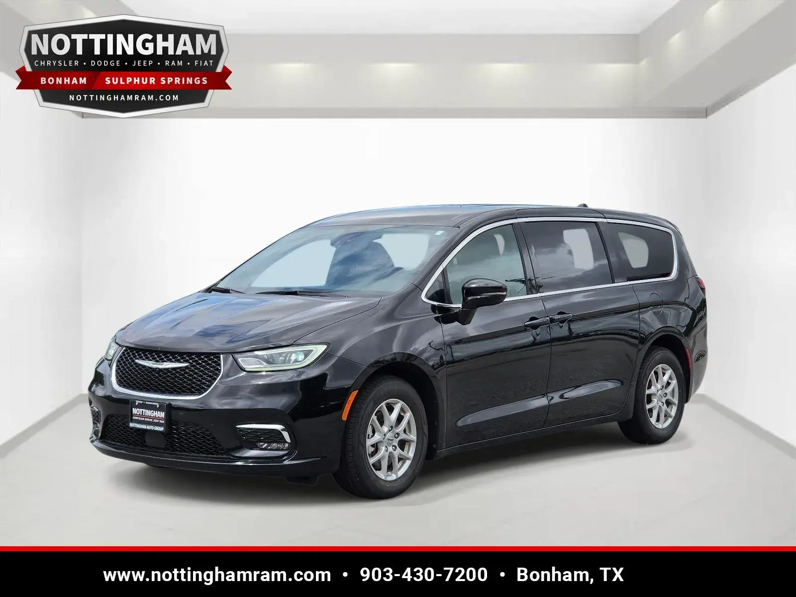 2025 Chrysler Pacifica Select photo 3