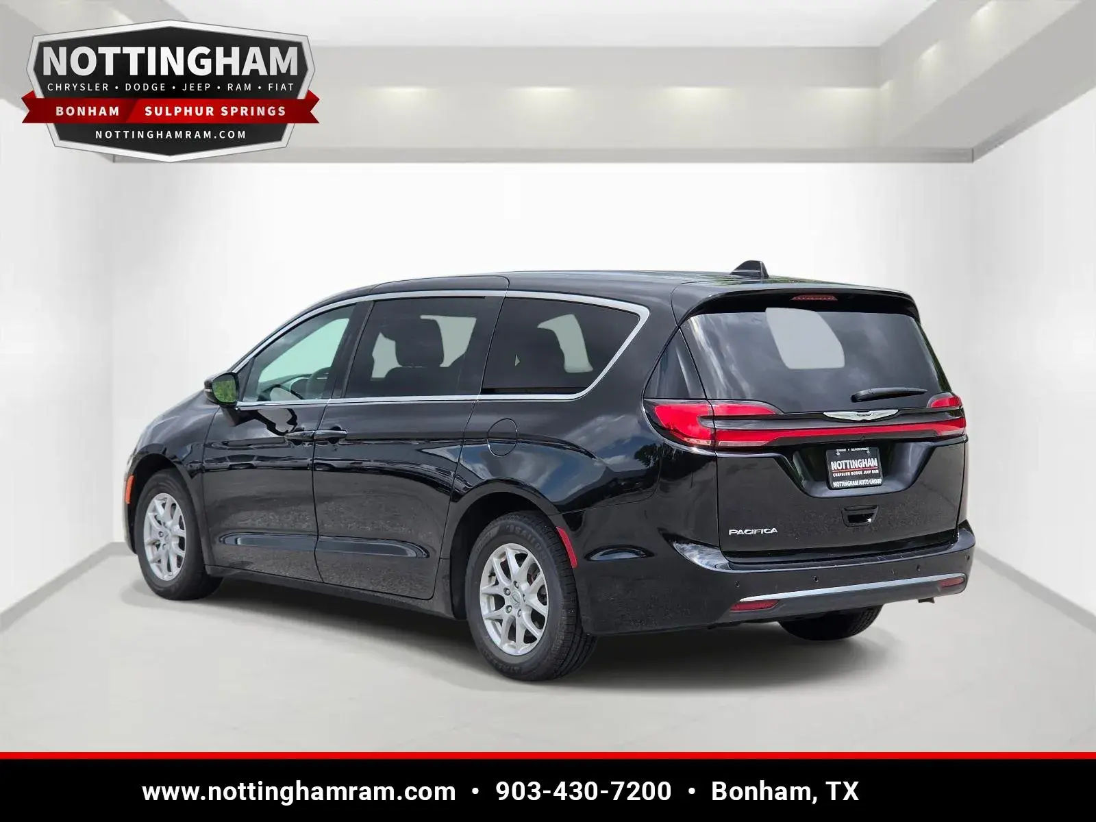 2025 Chrysler Pacifica Select photo 4