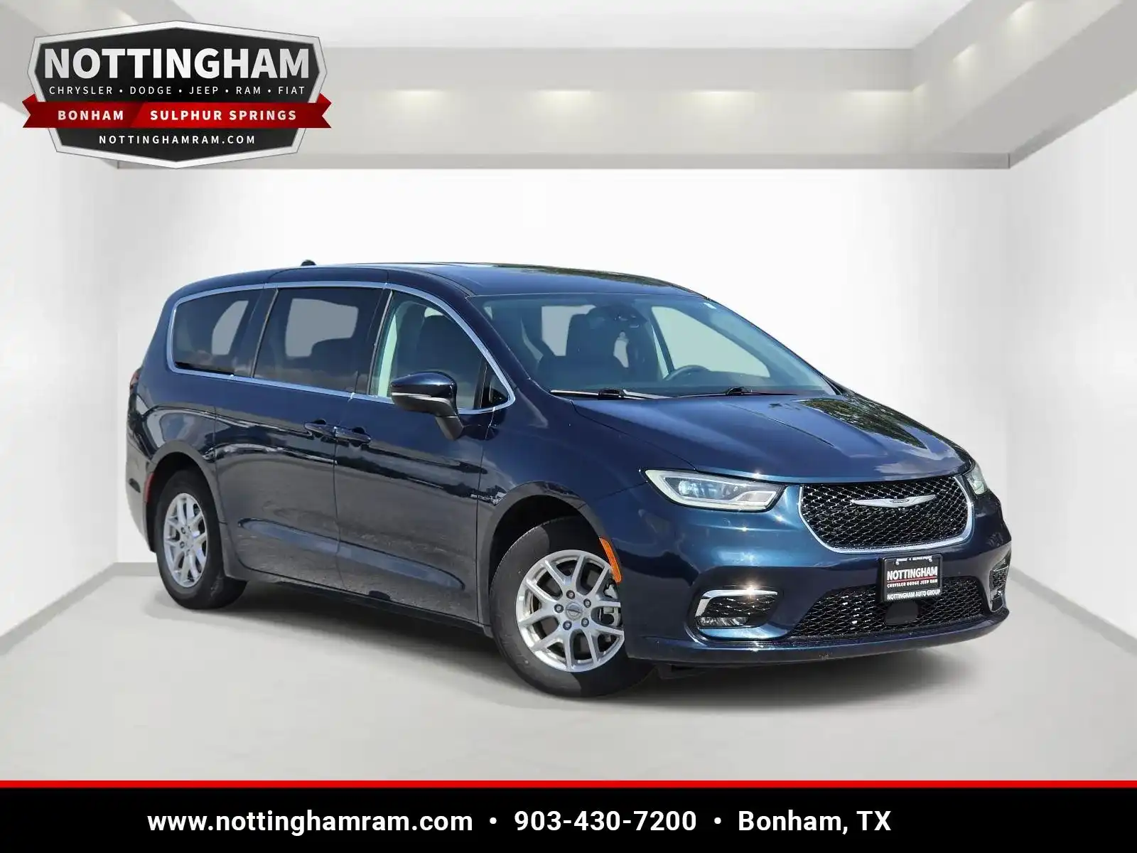 2023 Chrysler Pacifica Touring L's photo