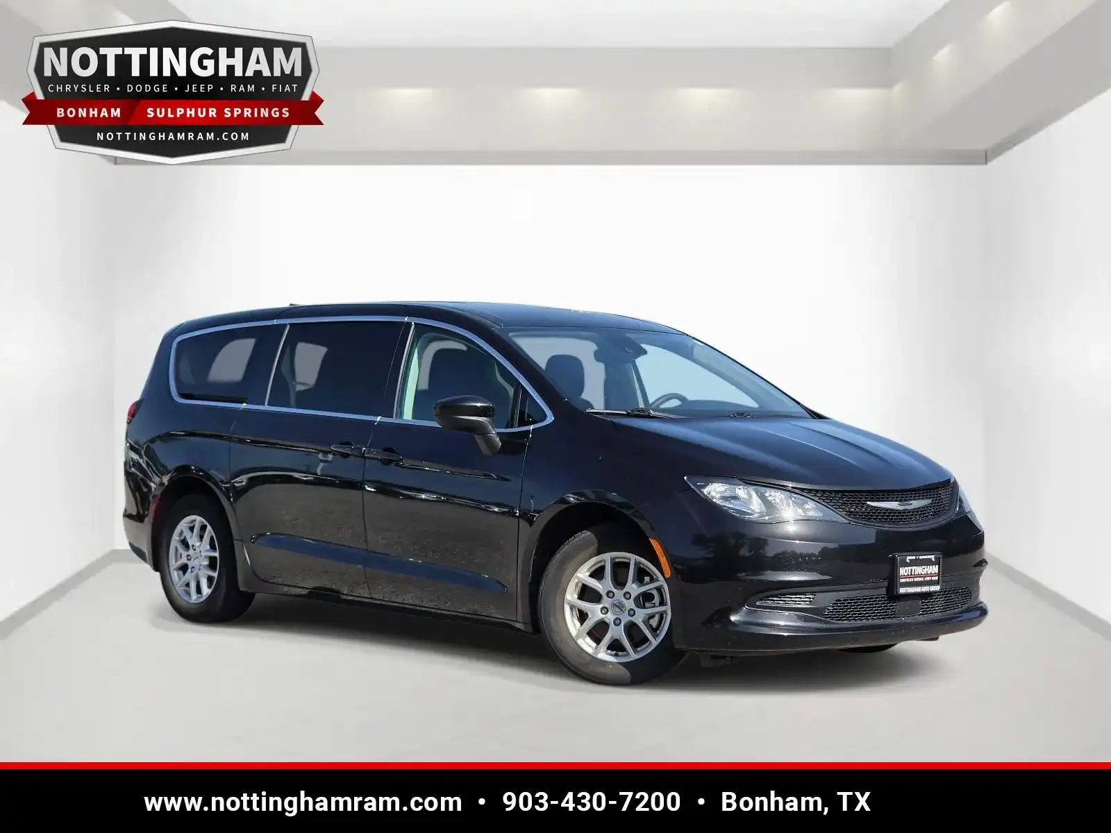 2023 Chrysler Voyager LX's photo