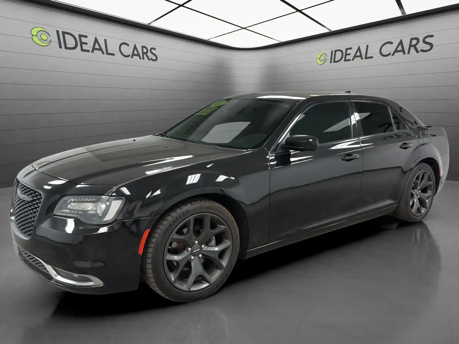 2022 Chrysler 300 Touring's photo