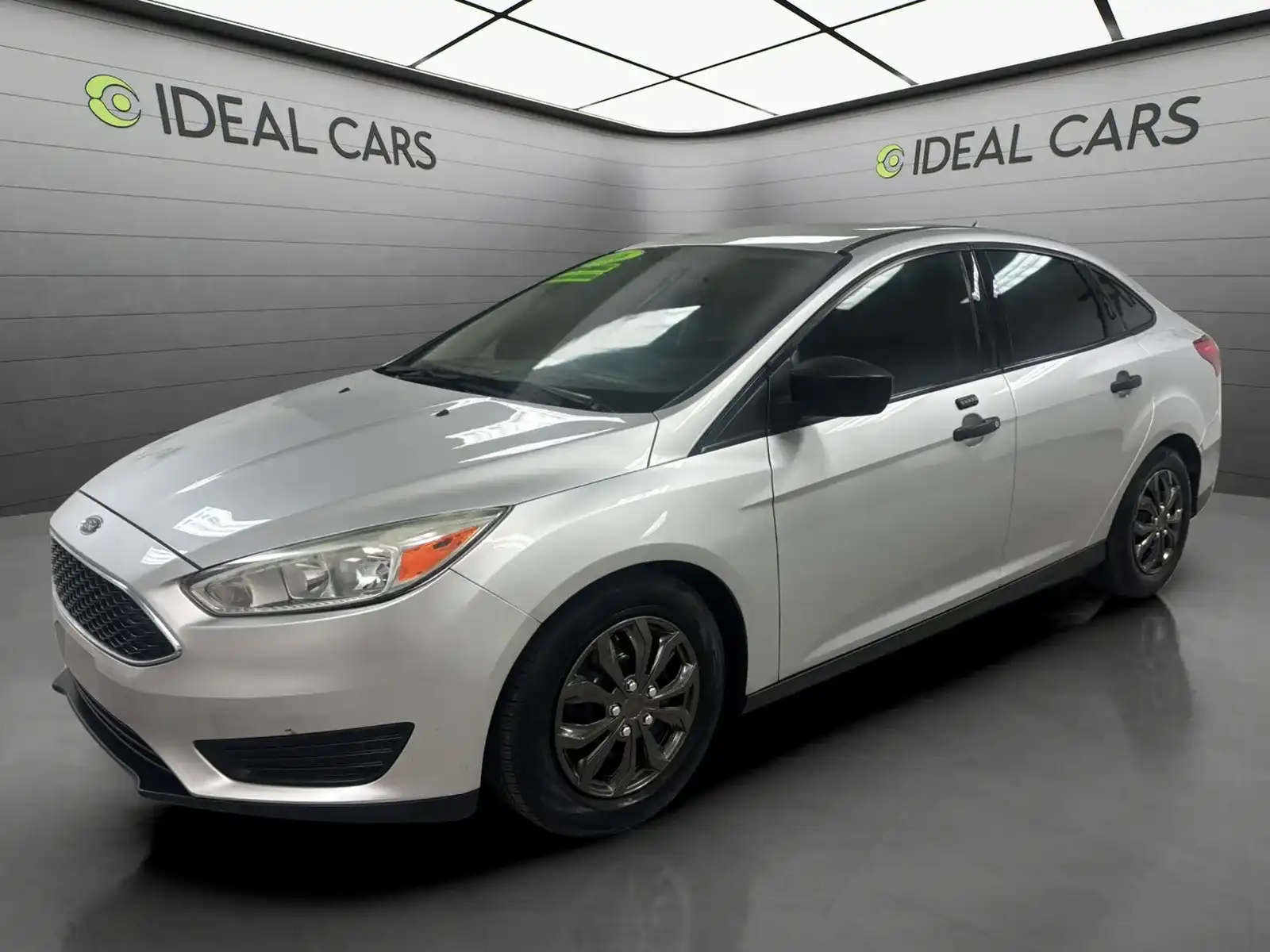 2016 Ford Focus Sedan S's photo