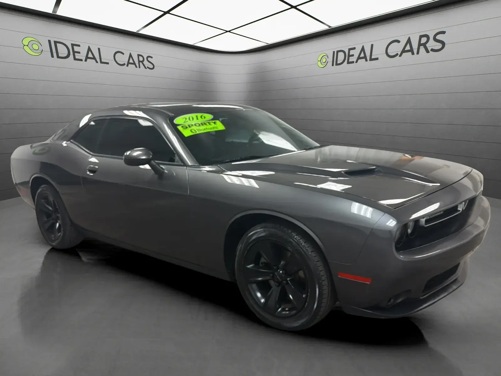 2016 Dodge Challenger SXT photo 3