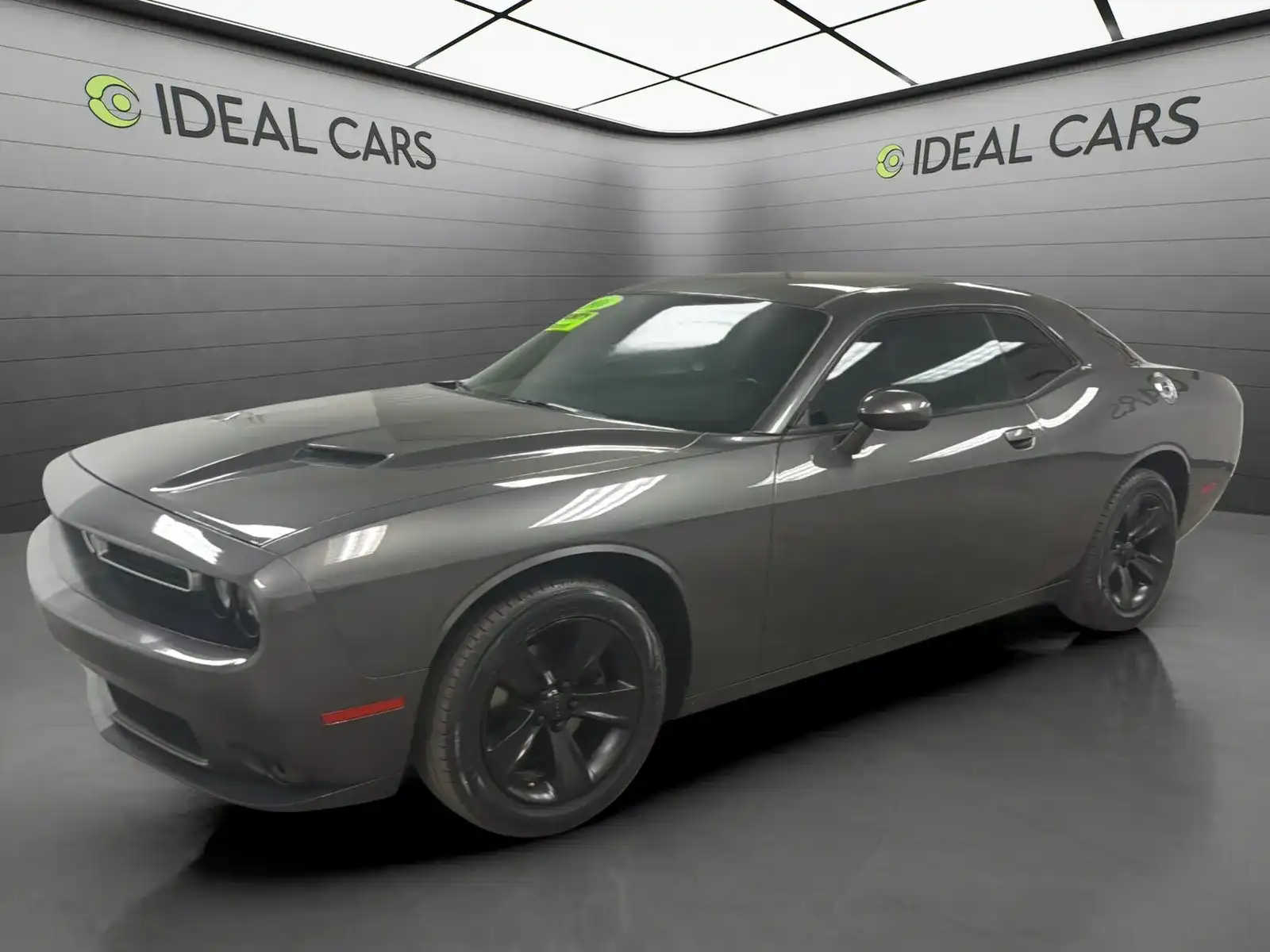 2016 Dodge Challenger SXT's photo
