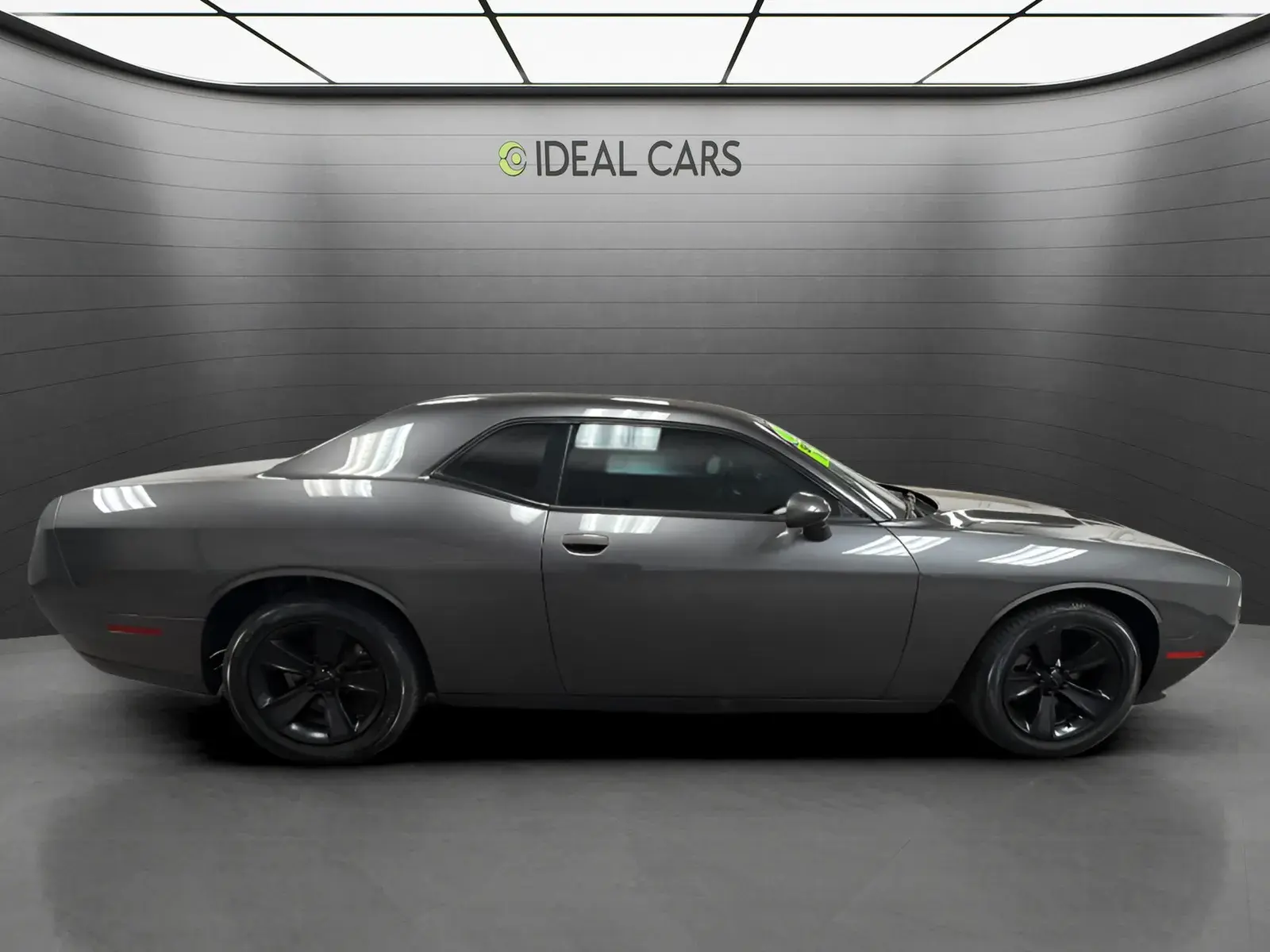 2016 Dodge Challenger SXT photo 4