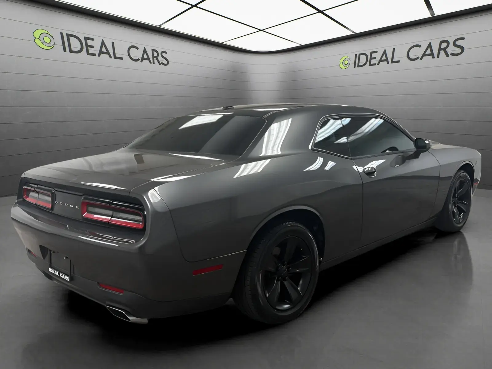 2016 Dodge Challenger SXT photo 5