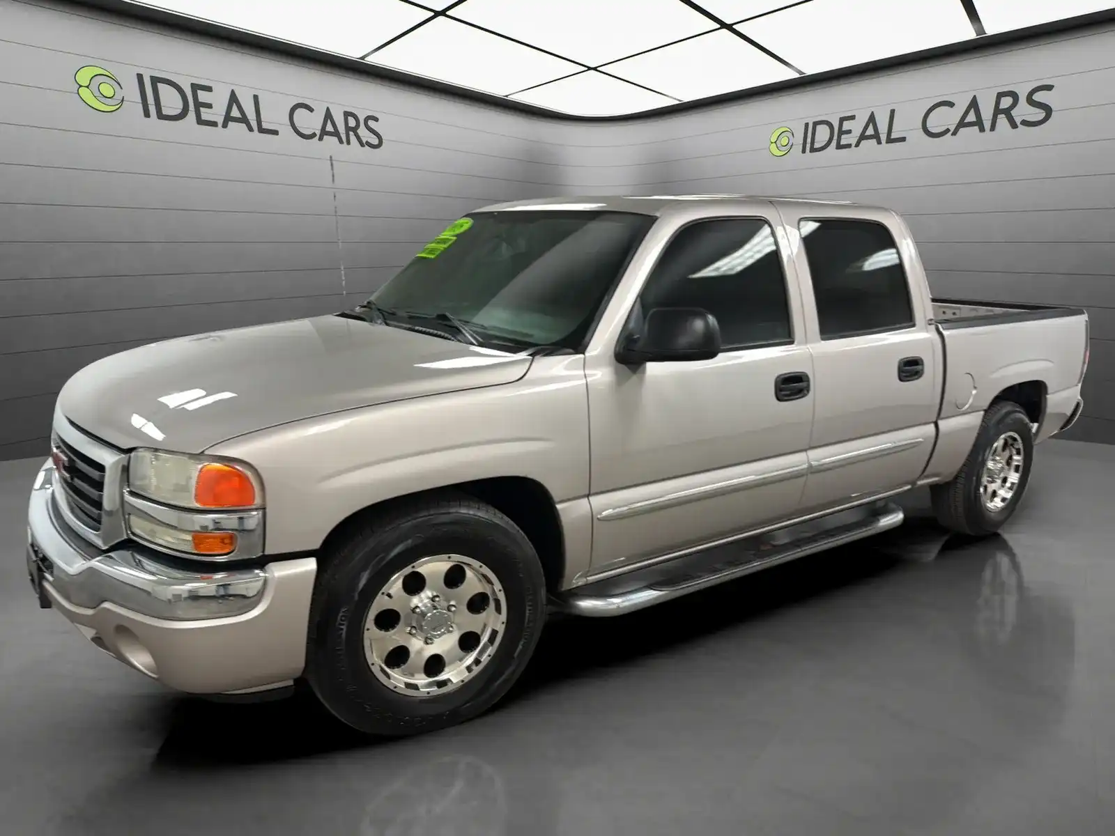 2005 GMC Sierra 2WD Crew Cab 6 1/2-ft SLE's photo