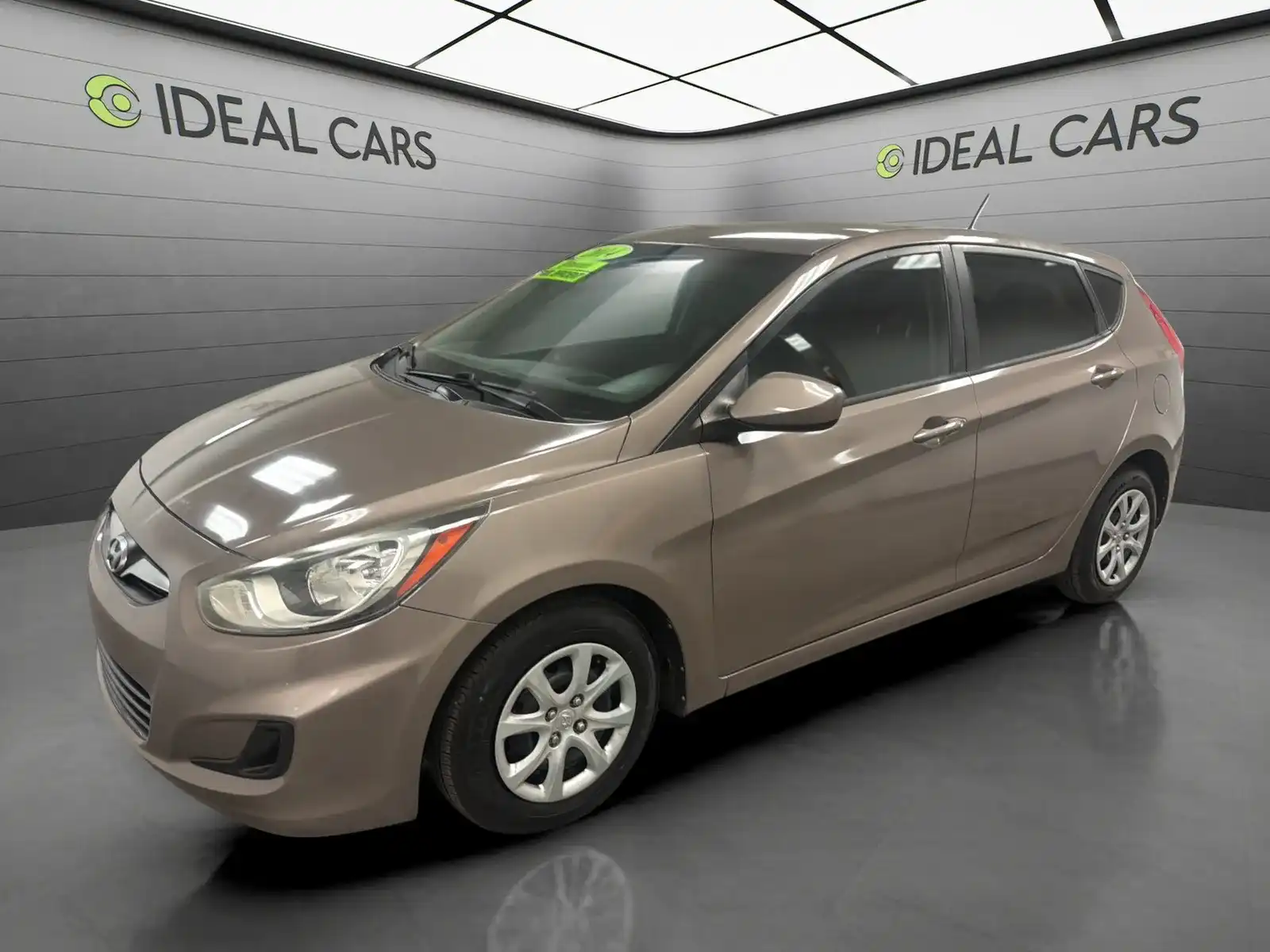 2014 Hyundai Accent GS 6AT 5-Door's photo