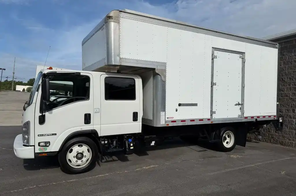 2022 Isuzu NPR-HD's photo