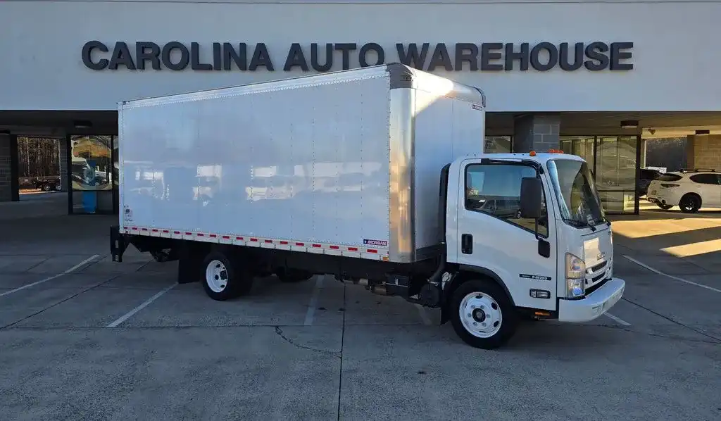 2022 Isuzu NRR's photo