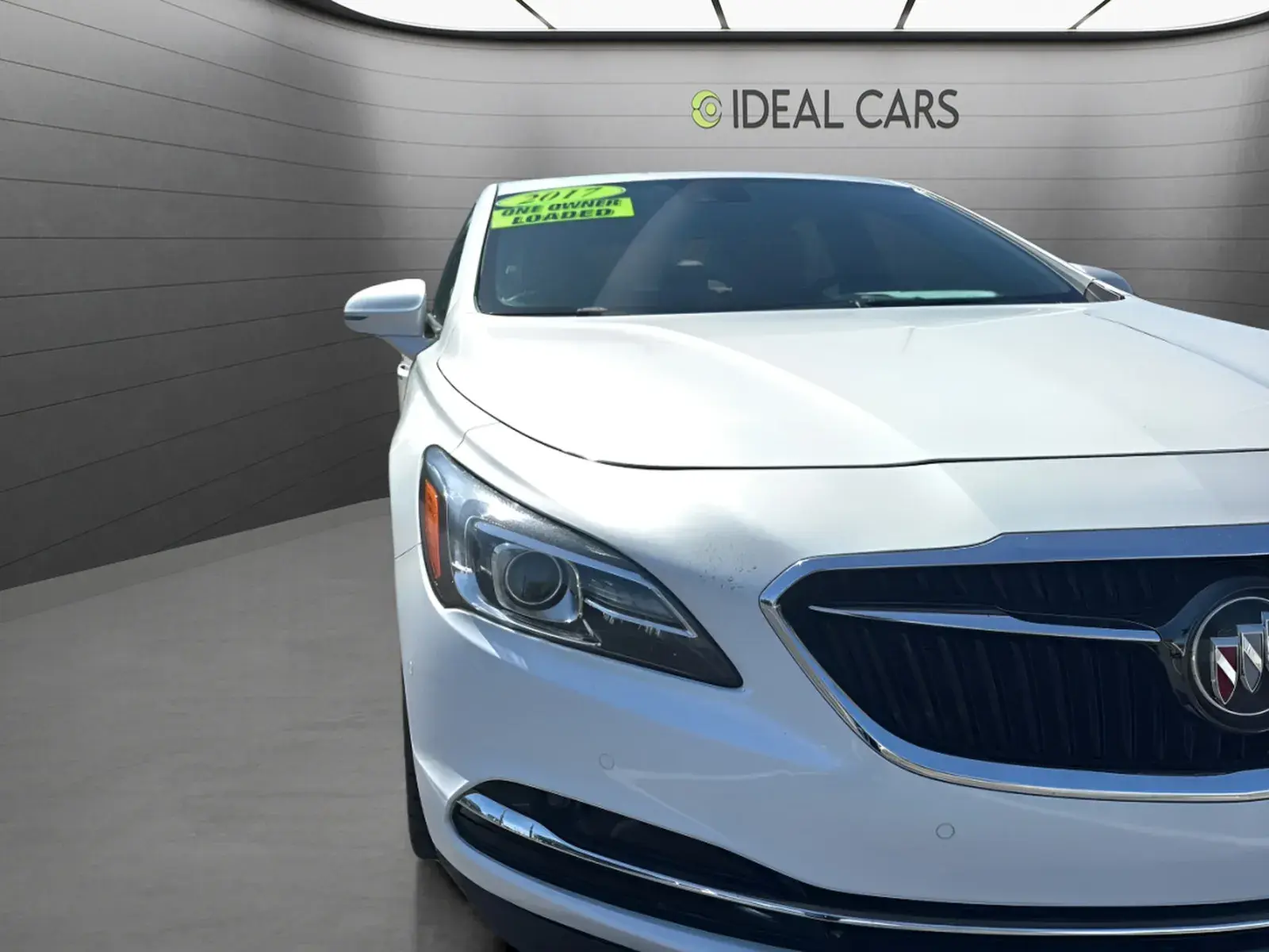 2017 Buick LaCrosse Premium photo 3