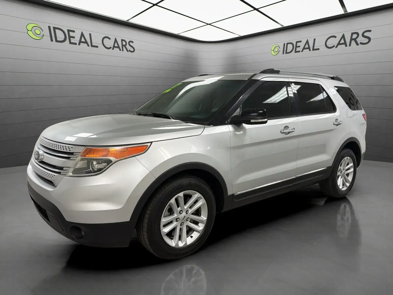 2014 Ford Explorer XLT photo 1