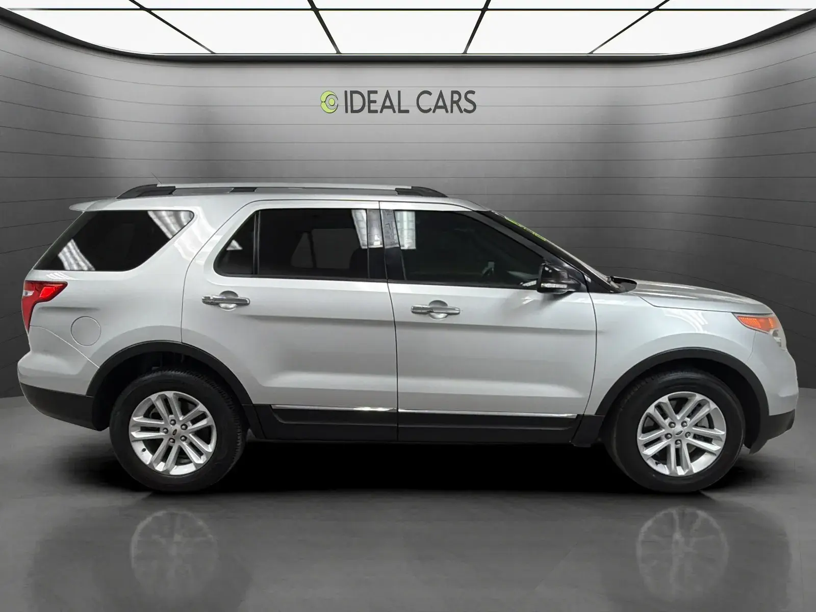 2014 Ford Explorer XLT photo 4