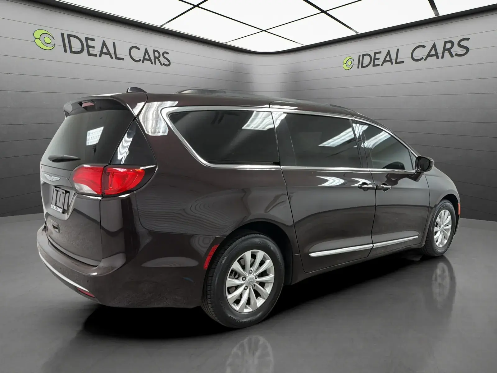 2017 Chrysler Pacifica Touring-L photo 5