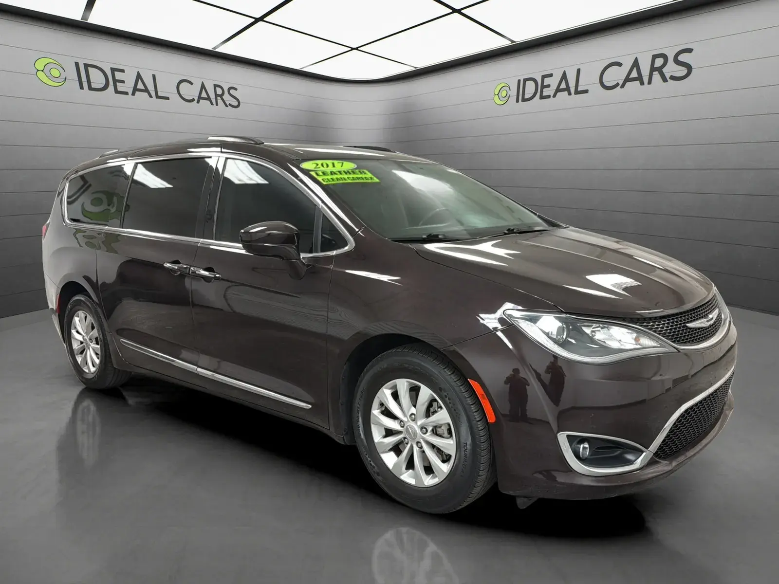 2017 Chrysler Pacifica Touring-L photo 3