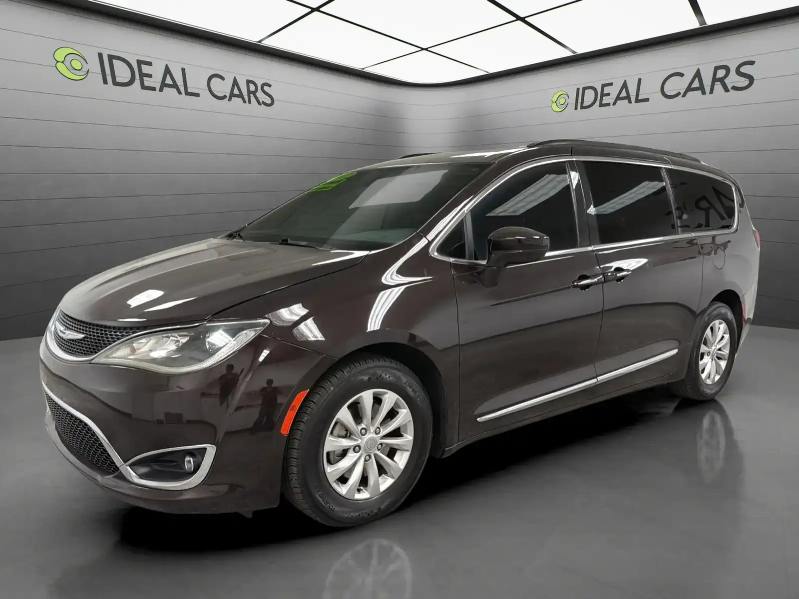 2017 Chrysler Pacifica Touring-L's photo