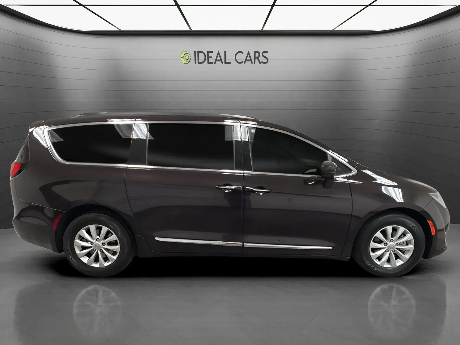 2017 Chrysler Pacifica Touring-L photo 4