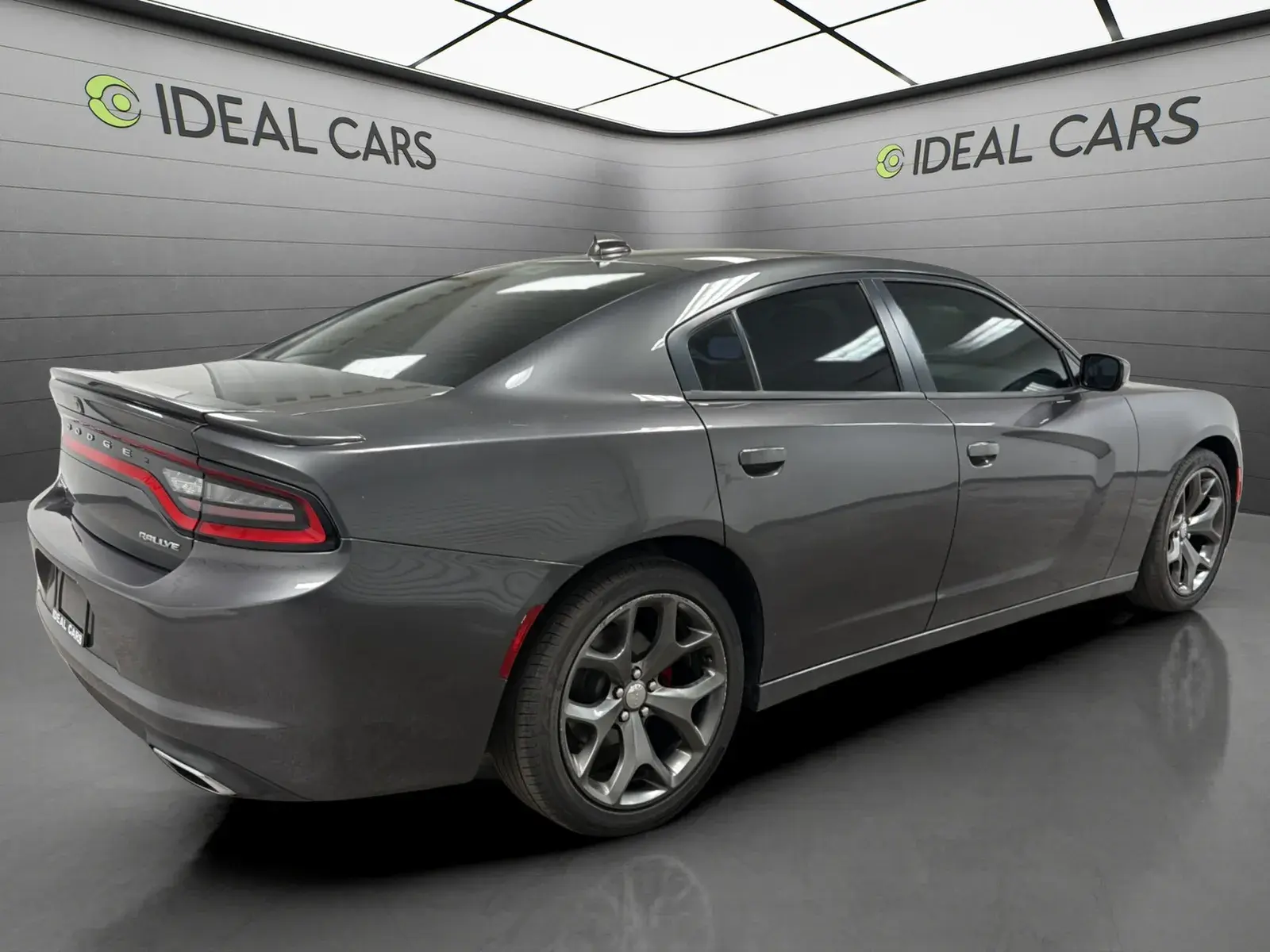 2016 Dodge Charger SXT photo 5