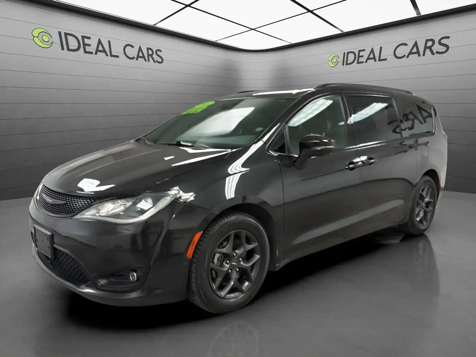 2019 Chrysler Pacifica Limited's photo