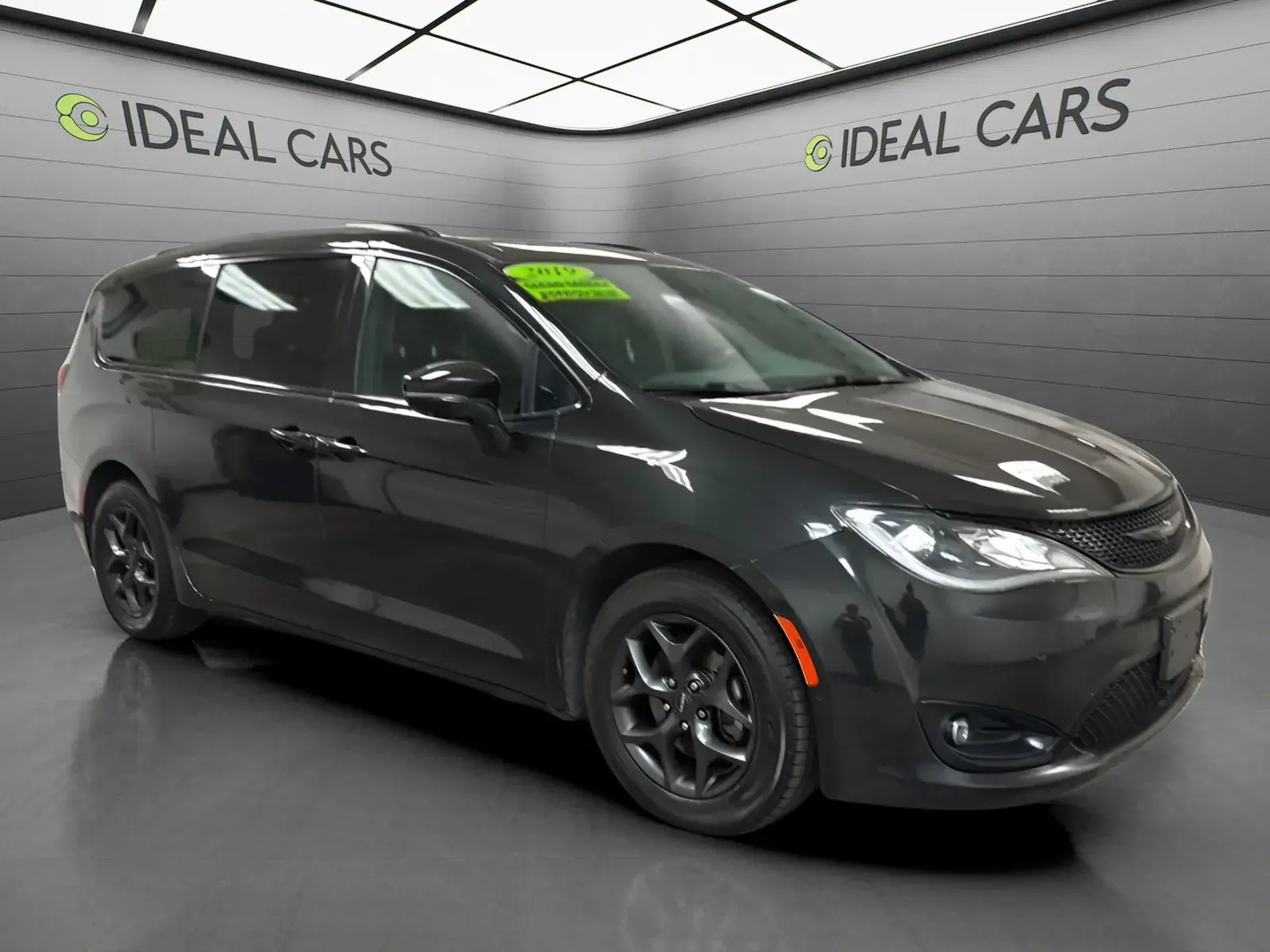 2019 Chrysler Pacifica Limited photo 3