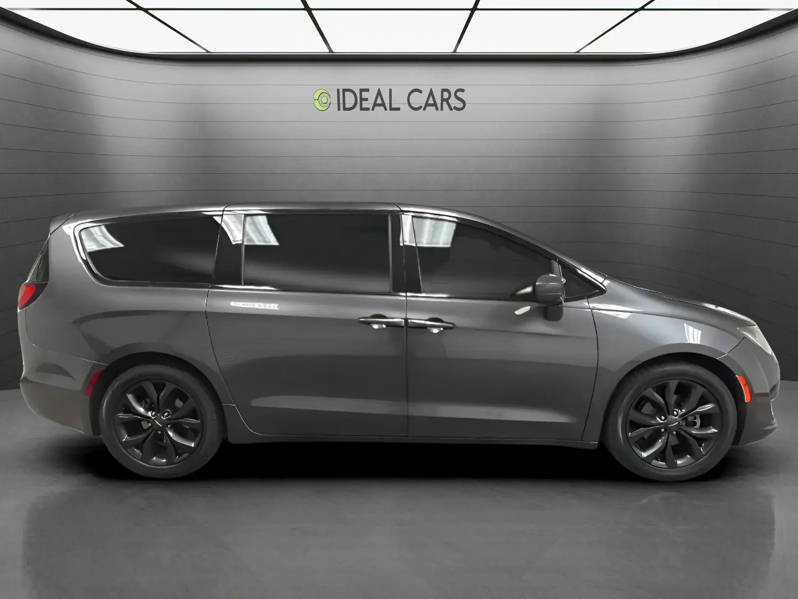 2020 Chrysler Pacifica Touring photo 4