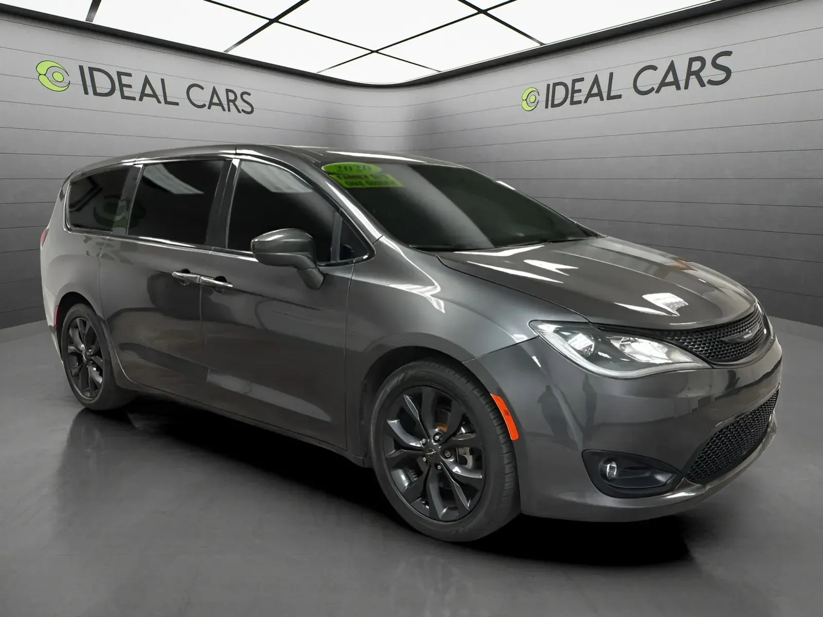 2020 Chrysler Pacifica Touring photo 3