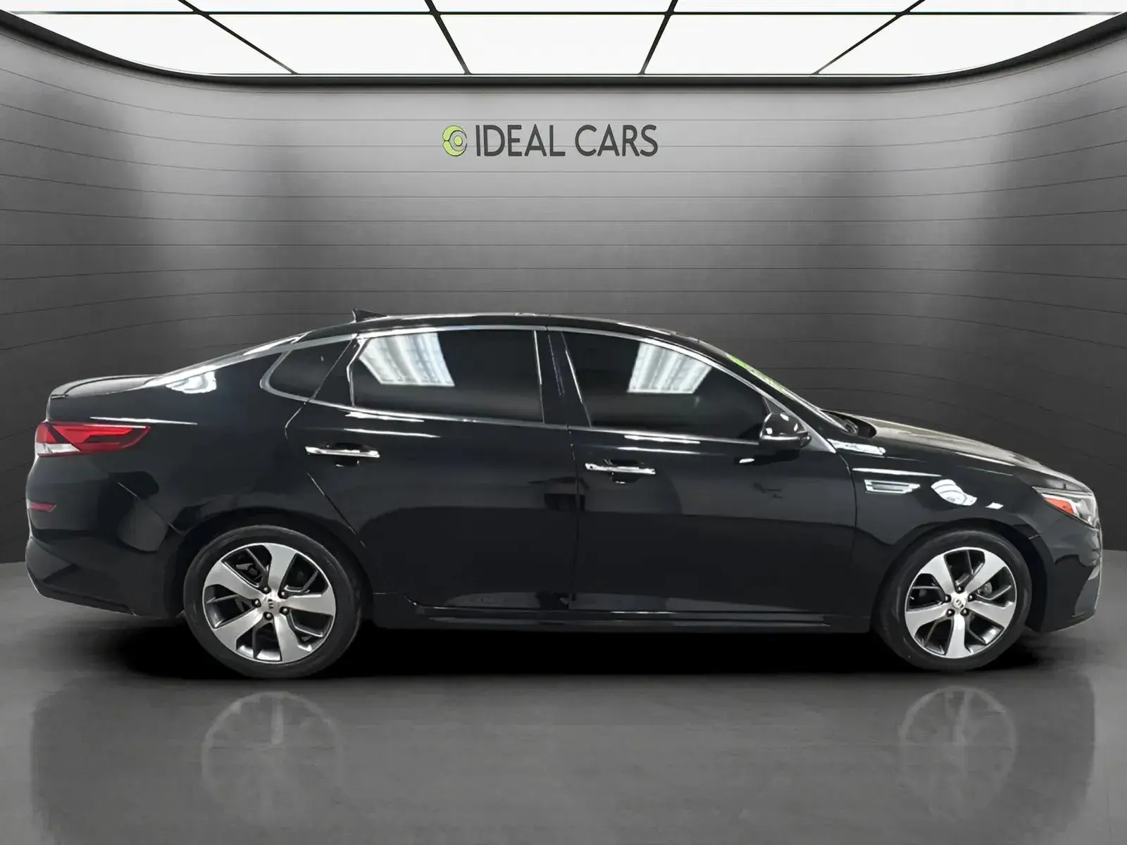 2019 Kia Optima S AT photo 4