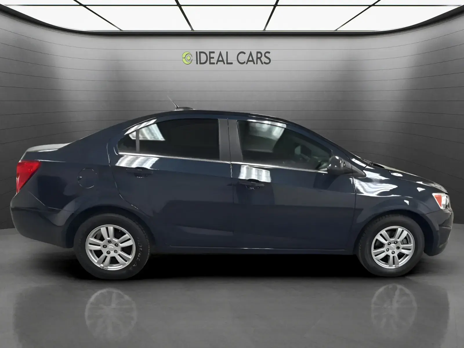 2016 Chevrolet Sonic Sedan LT Automatic photo 4