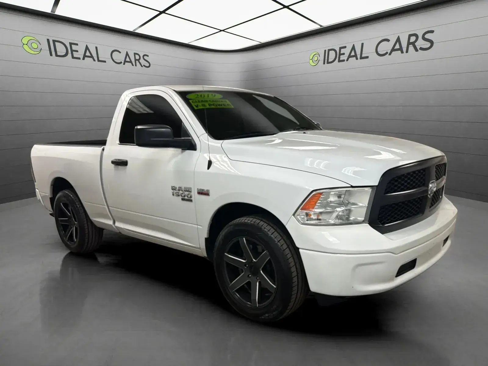 2019 RAM 1500 Classic Tradesman Regular Cab 6'4 photo 3