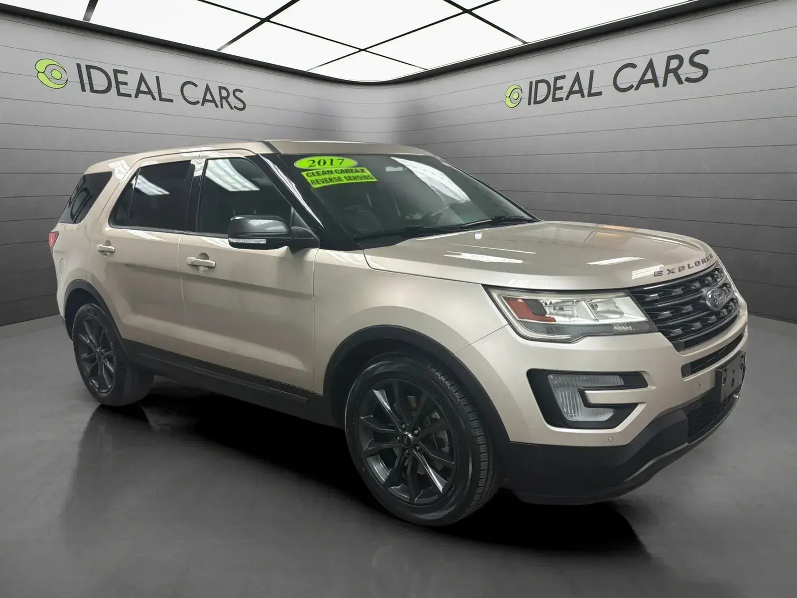 2017 Ford Explorer XLT FWD photo 3