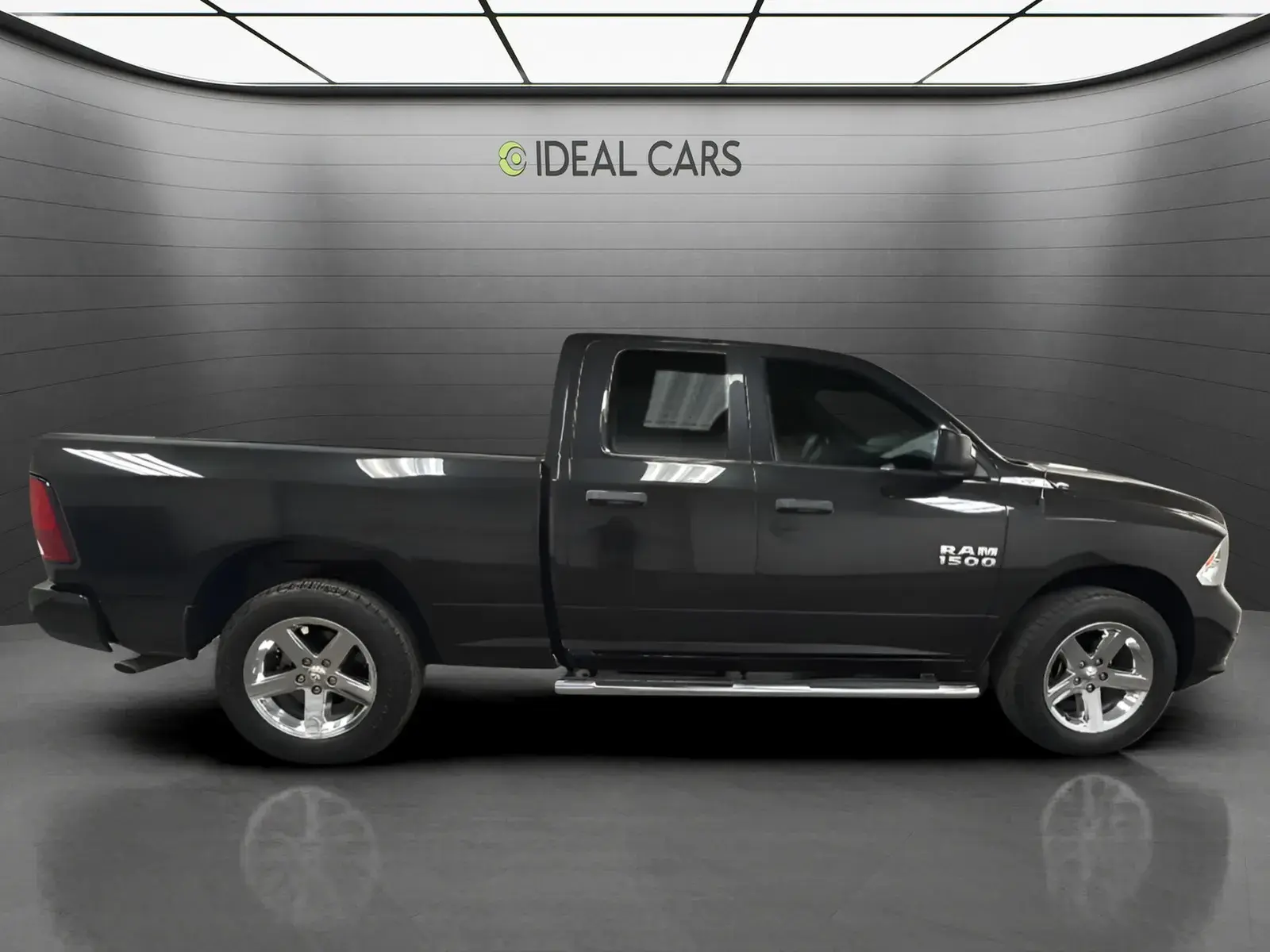 2017 RAM 1500 Express 4WD Quad Cab 6'4 photo 4