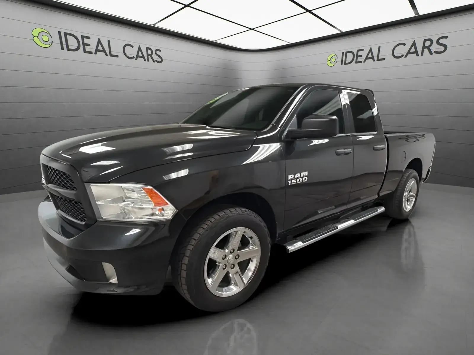 2017 RAM 1500 Express 4WD Quad Cab 6'4 photo 1
