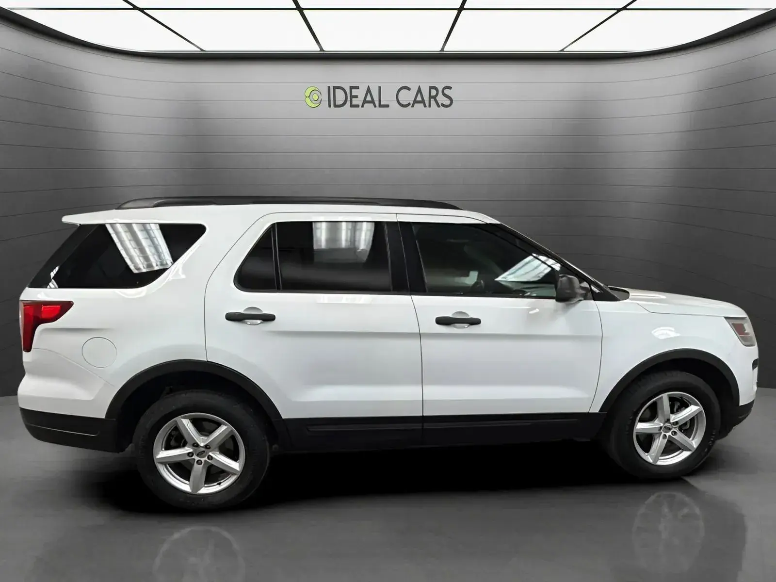 2018 Ford Explorer Base 4WD photo 4