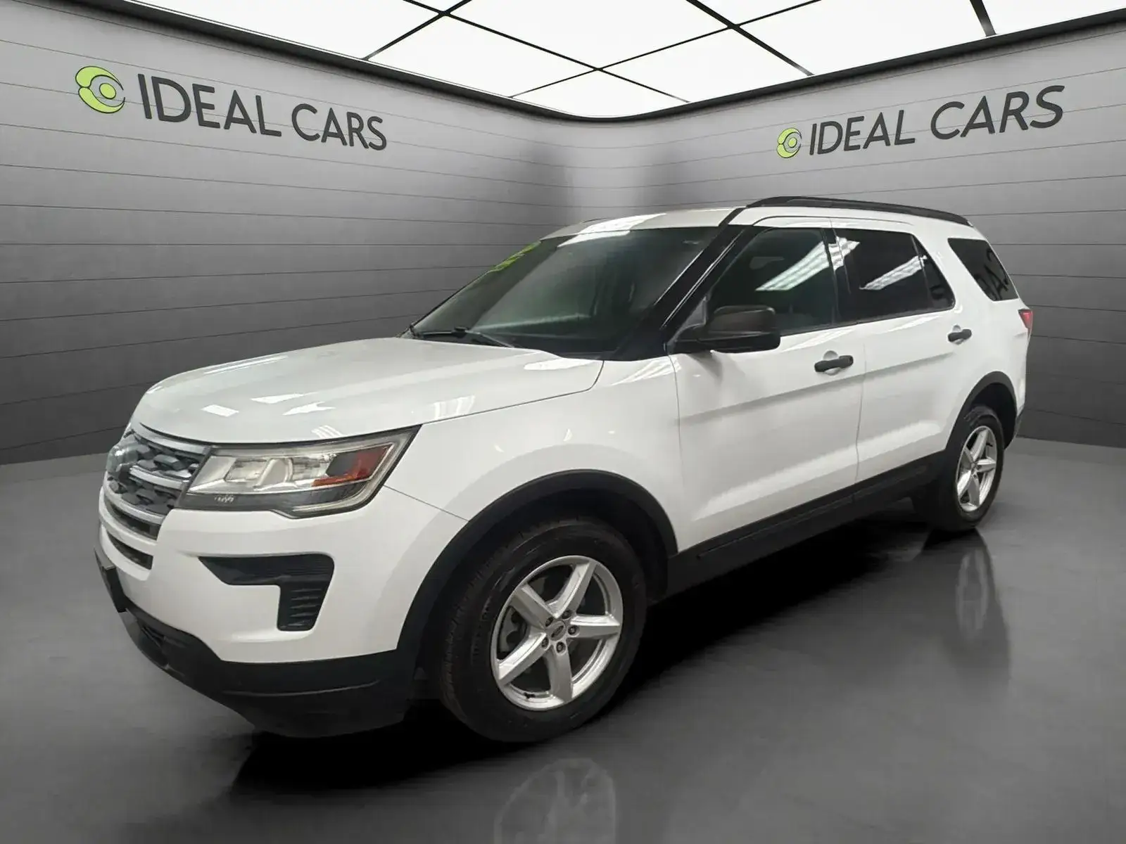 2018 Ford Explorer Base 4WD photo 1