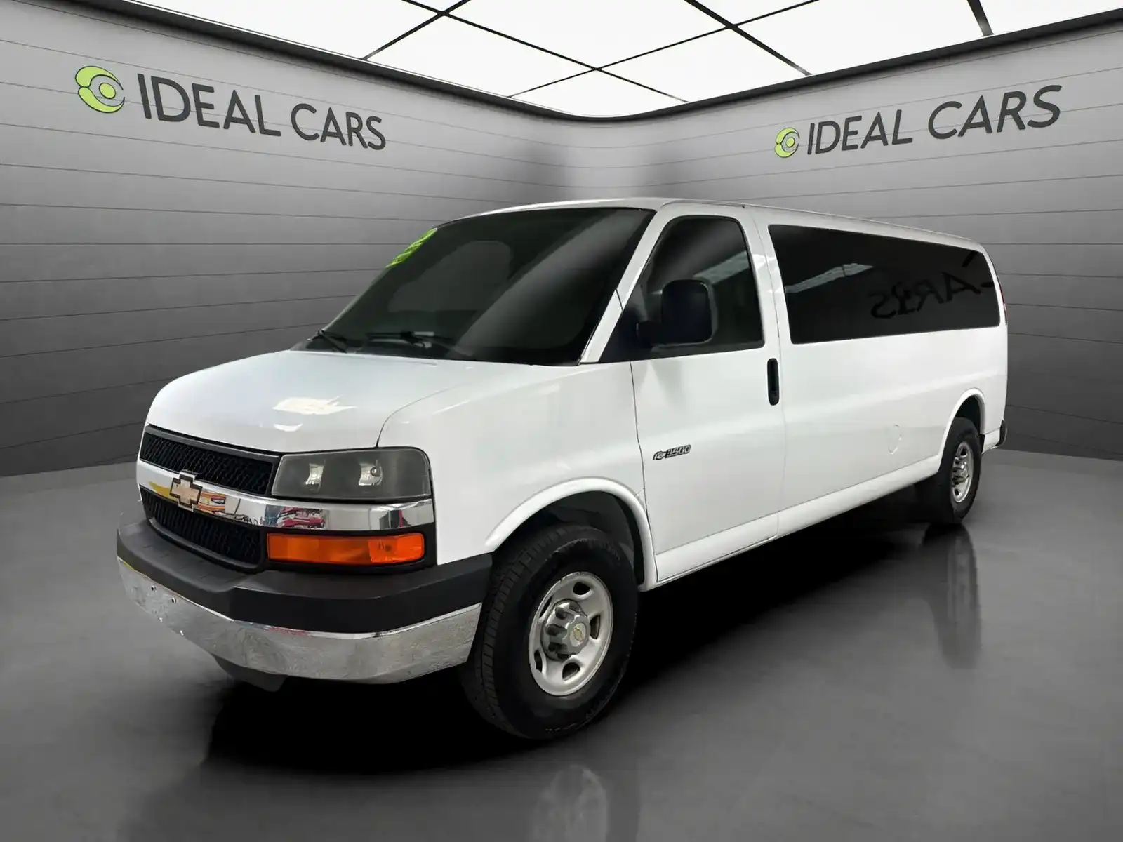 2004 Chevrolet Express 3500 Extended's photo