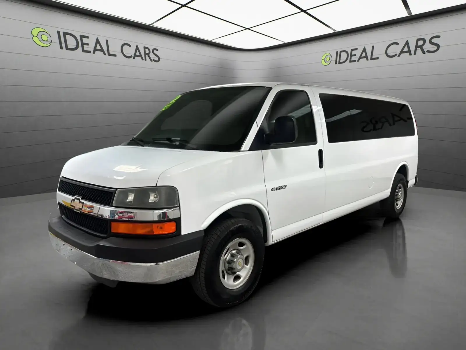 2004 Chevrolet Express 3500 Extended's photo