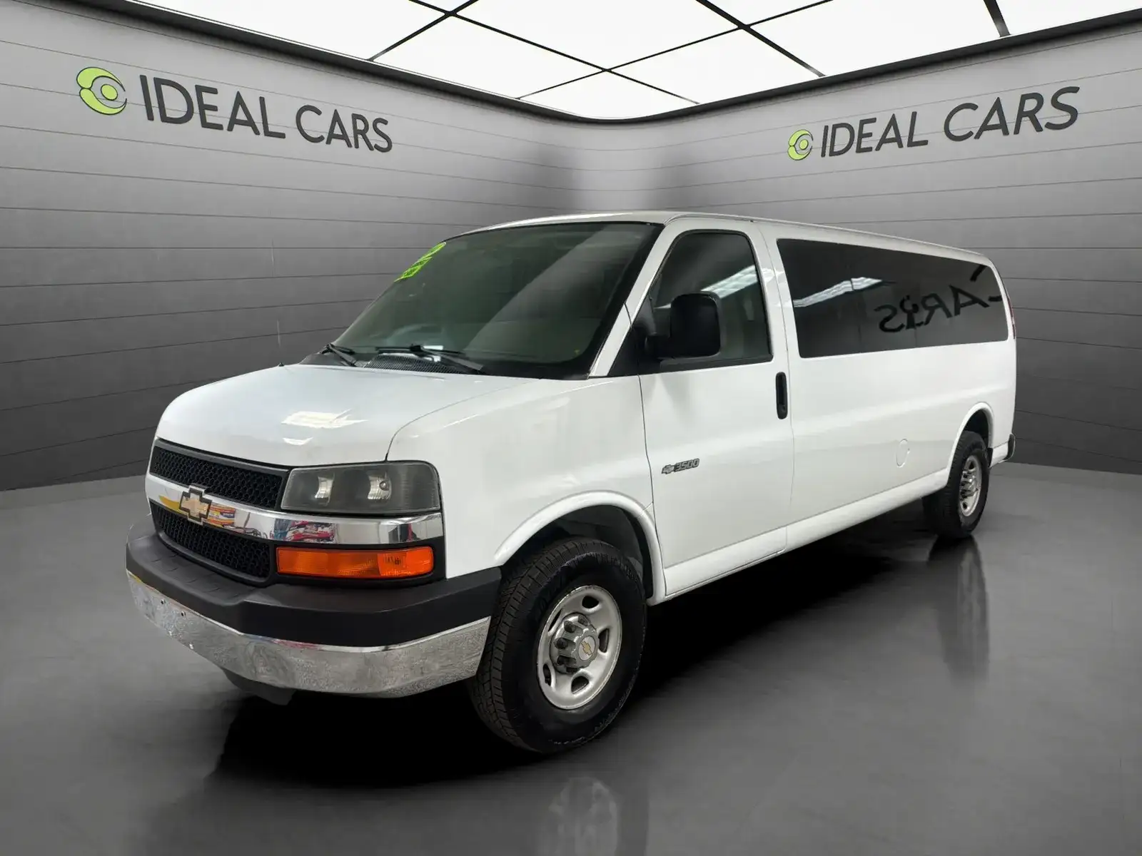 2004 Chevrolet Express 3500 Extended's photo
