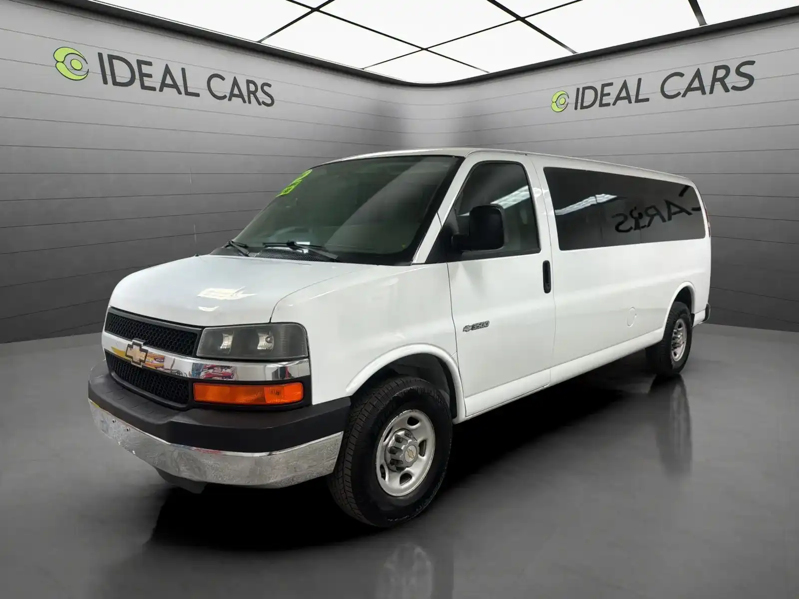 2004 Chevrolet Express 3500 Extended's photo