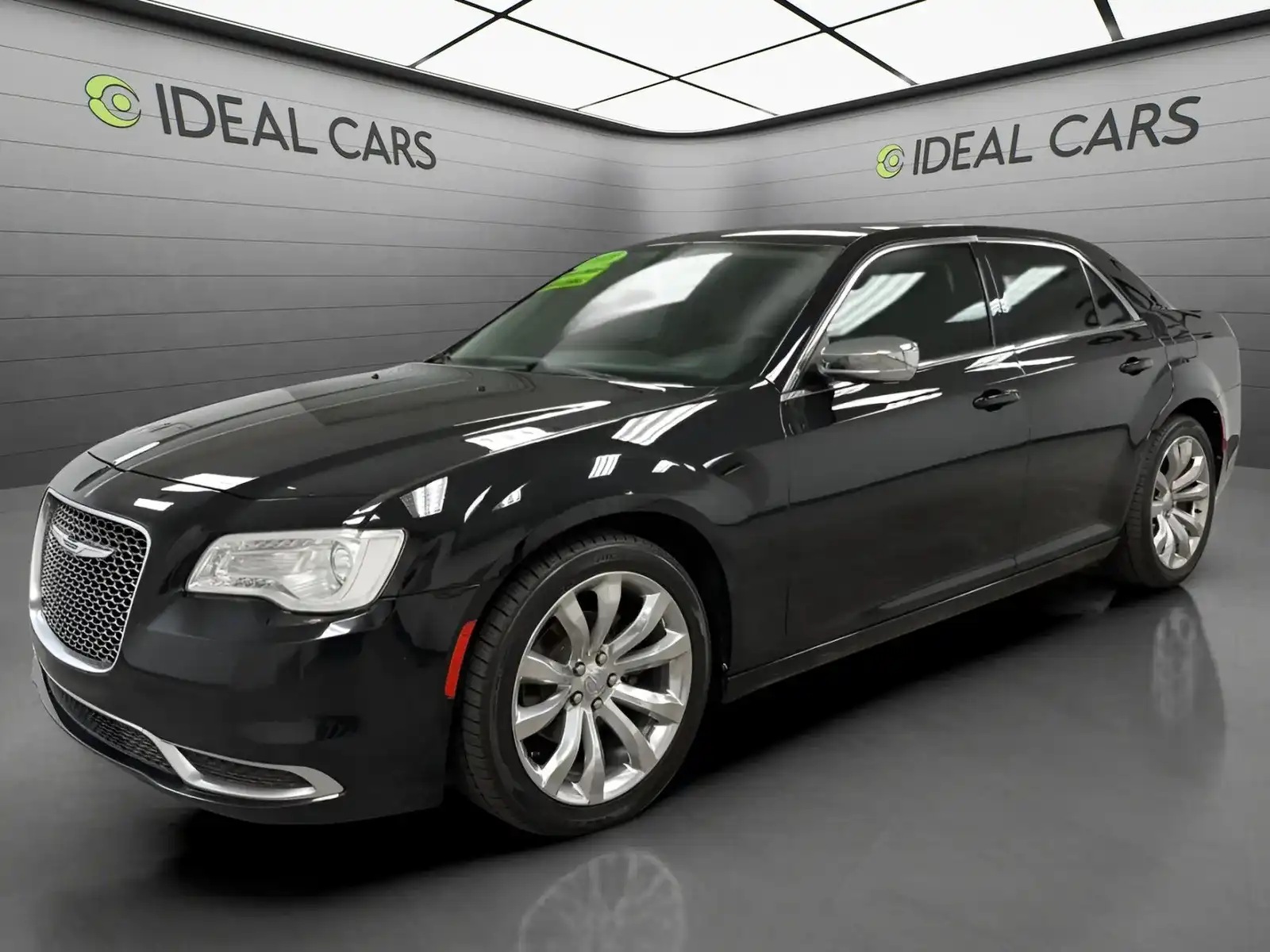 2018 Chrysler 300 Touring's photo