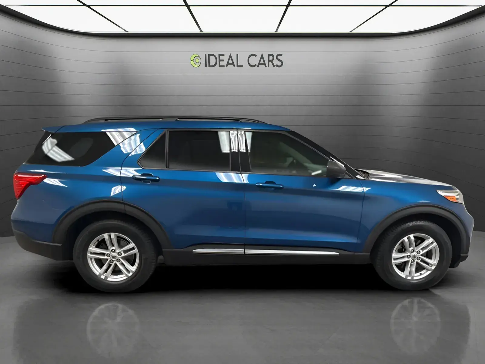 2020 Ford Explorer XLT RWD photo 4