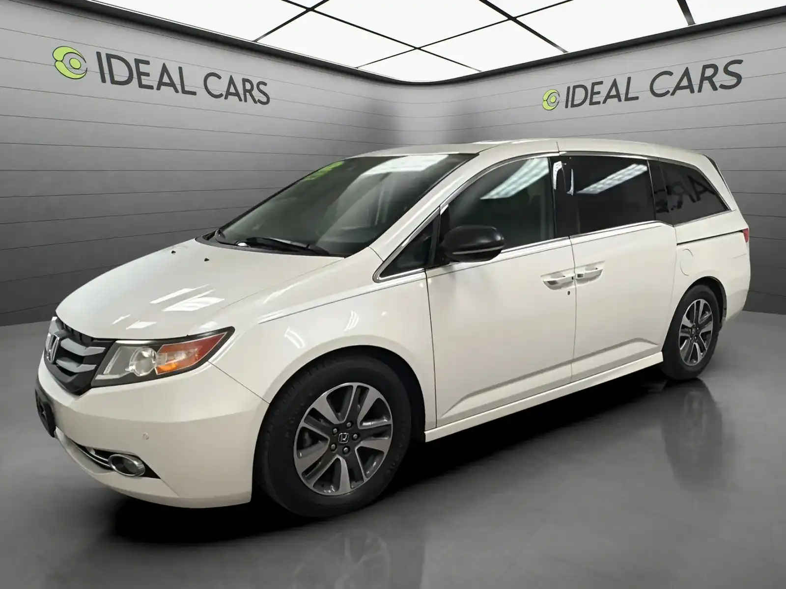 2015 Honda Odyssey Touring Elite's photo