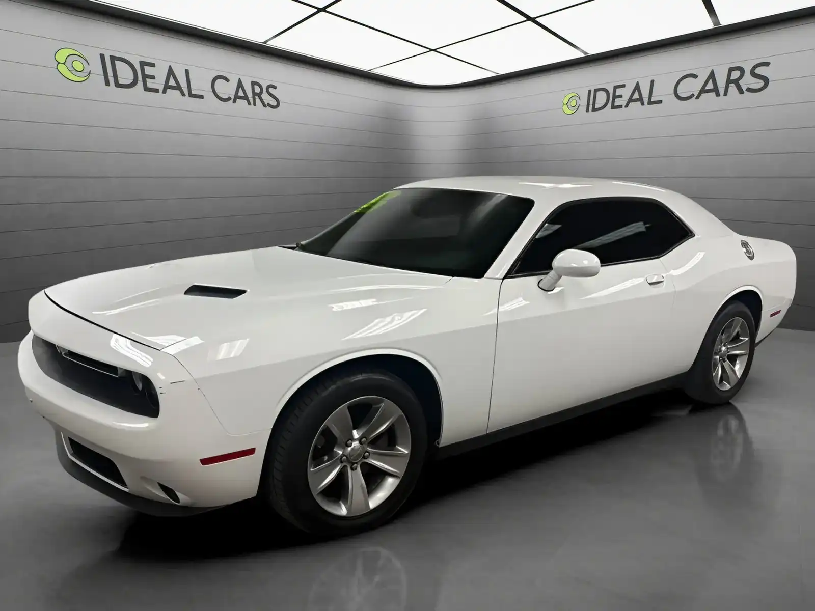 2017 Dodge Challenger SXT's photo
