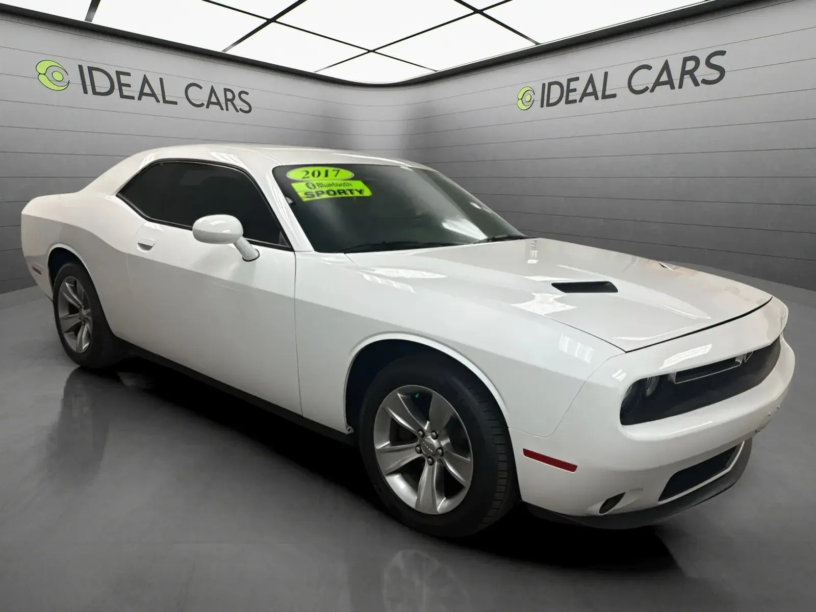 2017 Dodge Challenger SXT photo 3