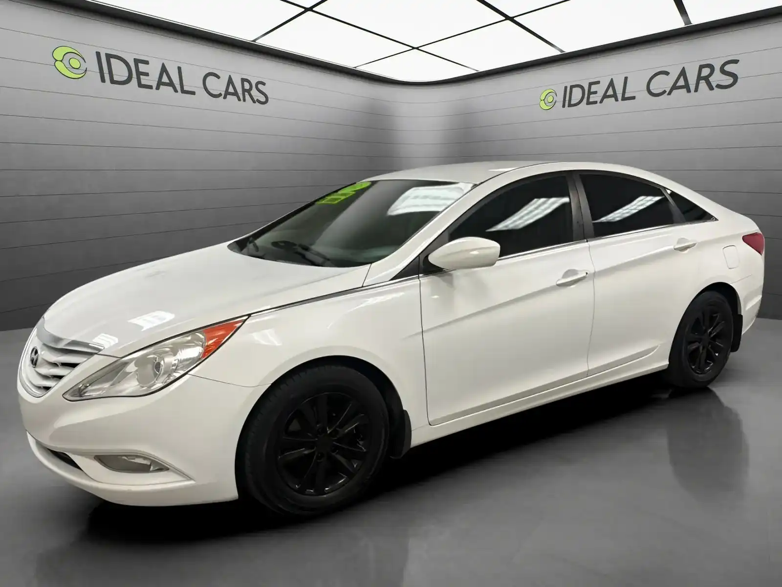 2013 Hyundai Sonata I4 GLS A T's photo