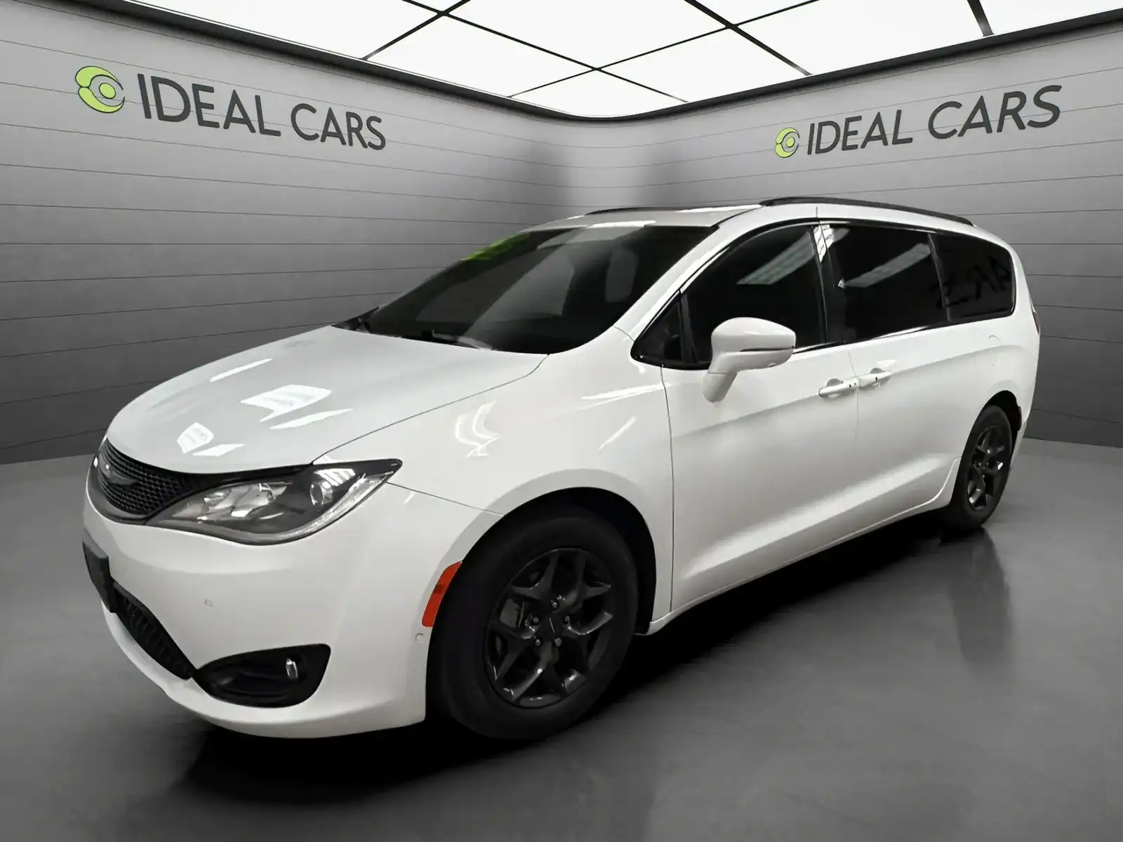 2018 Chrysler Pacifica Limited's photo